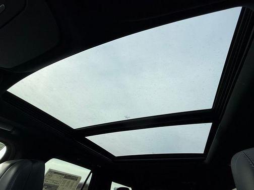 Crystal White Metallic Clearcoat 2026 Lincoln Navigator Reserve