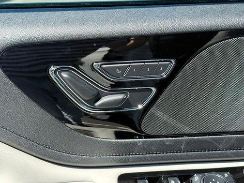 Pristine White Metallic Tri-Coat 2026 Lincoln Aviator Premiere