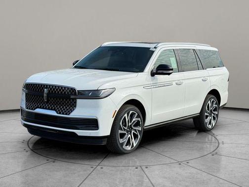 Pristine White Metallic Tri-Coat 2026 Lincoln Navigator Reserve