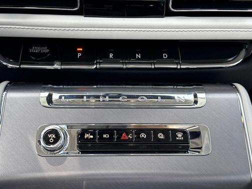 Pristine White Metallic Tri-Coat 2026 Lincoln Aviator Premiere
