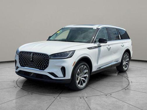 Pristine White Metallic Tri-Coat 2026 Lincoln Aviator Premiere