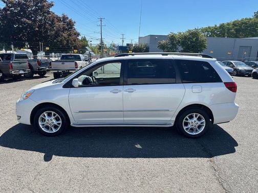 2005 Toyota Sienna XLE