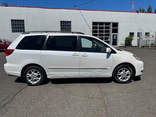 2005 Toyota Sienna XLE
