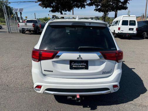 Diamond White Pearl 2018 Mitsubishi Outlander PHEV GT