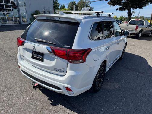 Diamond White Pearl 2018 Mitsubishi Outlander PHEV GT