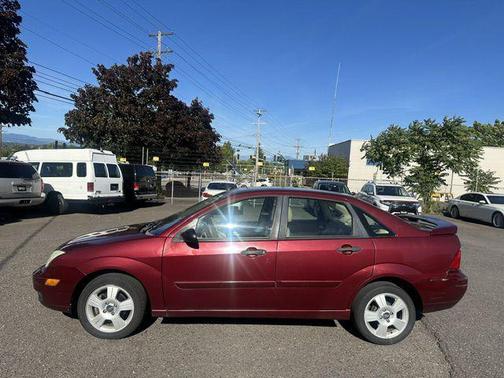 RED 2006 Ford Focus ZX4