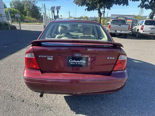 RED 2006 Ford Focus ZX4