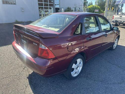 RED 2006 Ford Focus ZX4