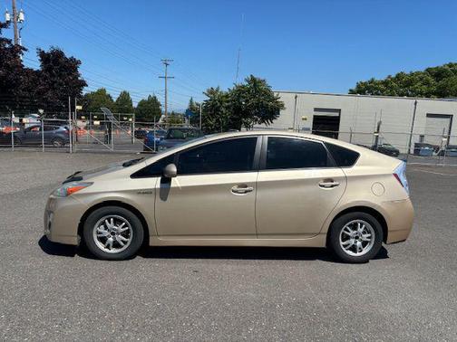 GOLD 2010 Toyota Prius One