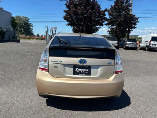 GOLD 2010 Toyota Prius One