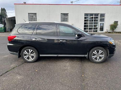 2017 Nissan Pathfinder SL