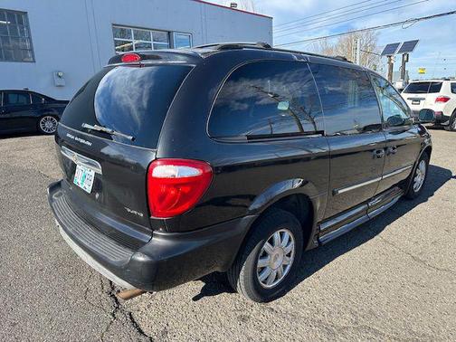 2006 Chrysler Town & Country Touring