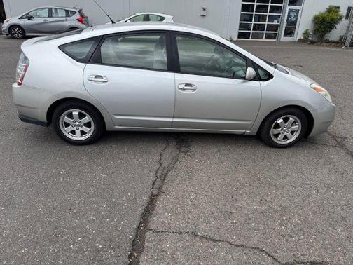 Millennium Silver 2004 Toyota Prius Base