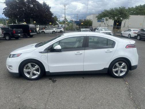 WHITE 2014 Chevrolet Volt Base