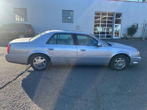2004 Cadillac DeVille Base