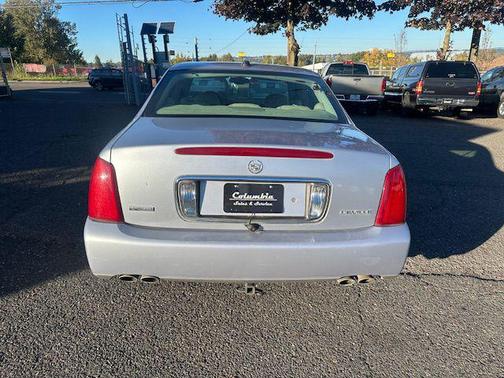 2004 Cadillac DeVille Base