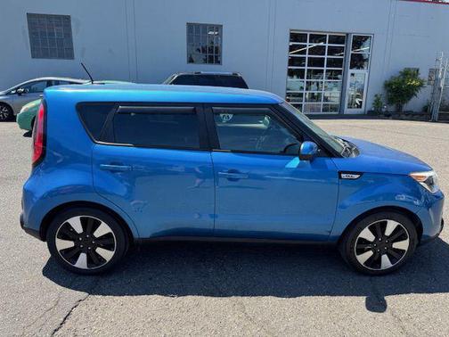 Caribbean Blue 2016 Kia Soul +