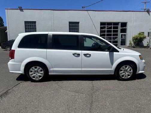 White Knuckle Clearcoat 2019 Dodge Grand Caravan SE