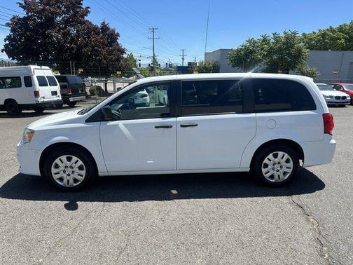 White Knuckle Clearcoat 2019 Dodge Grand Caravan SE