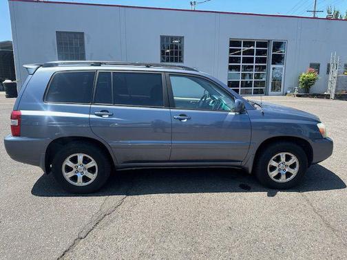2004 Toyota Highlander Base