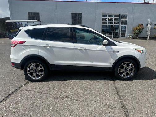 WHITE 2014 Ford Escape SE