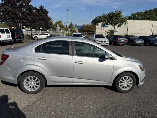 Silver Ice Metallic 2018 Chevrolet Sonic LT