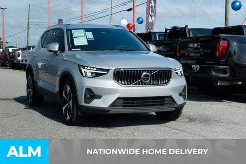 2023 Volvo XC40 B5 Plus Bright Theme