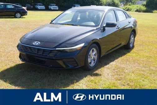 Black 2026 Hyundai ELANTRA SE