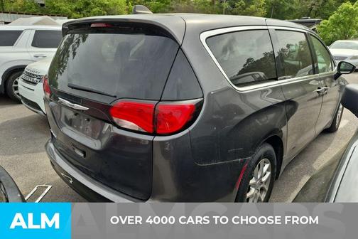 2023 Chrysler Voyager LX
