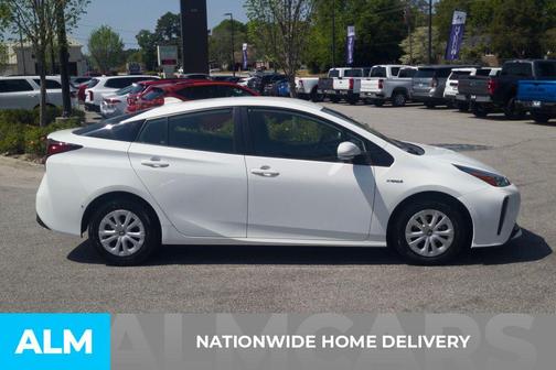 2022 Toyota Prius LE