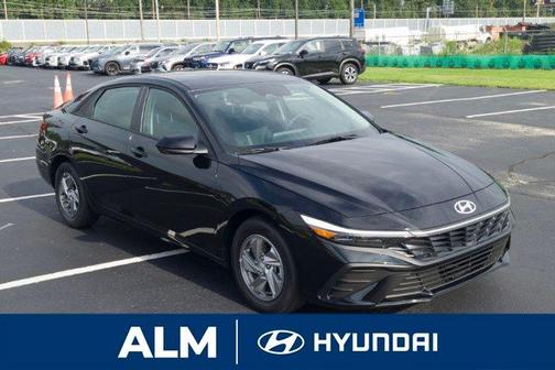 Black 2026 Hyundai ELANTRA SE
