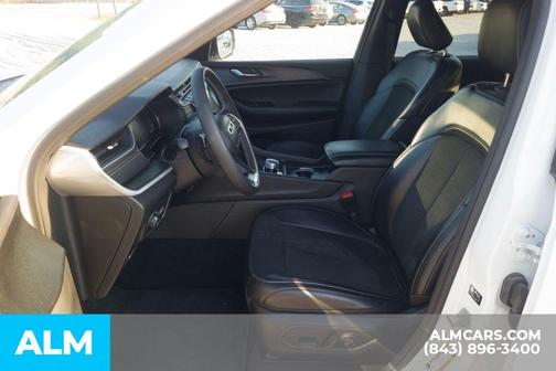 Bright White Clearcoat 2025 Jeep Grand Cherokee Laredo