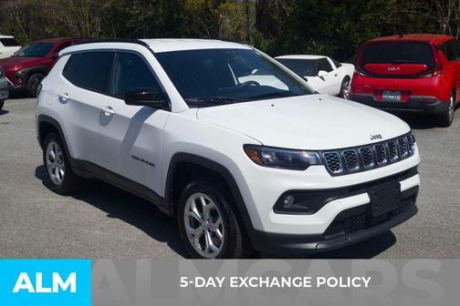 Bright White Clearcoat 2024 Jeep Compass Latitude