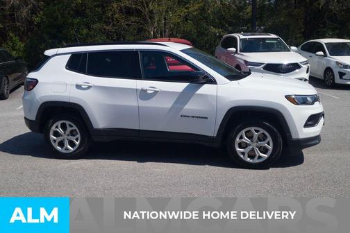 Bright White Clearcoat 2024 Jeep Compass Latitude