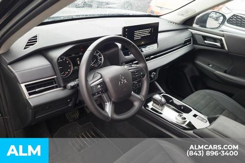 2025 Mitsubishi Outlander SE