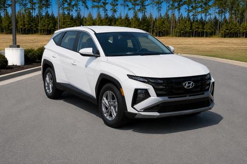White 2026 Hyundai TUCSON SE