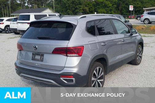 Pyrite Silver Metallic 2024 Volkswagen Taos 1.5T SE