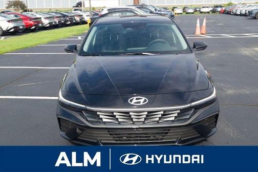 Black 2026 Hyundai ELANTRA SE