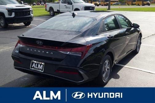 Black 2026 Hyundai ELANTRA SE