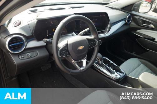 Mosaic Black Metallic 2025 Chevrolet Trax LT