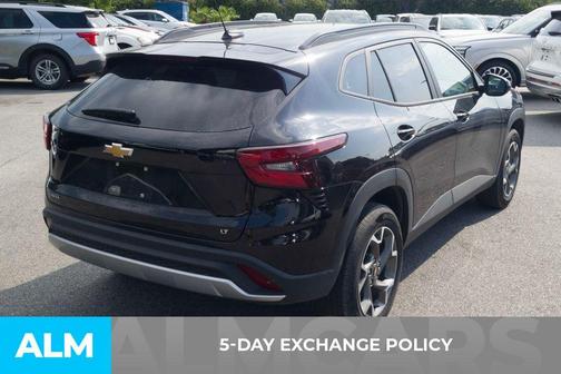 Mosaic Black Metallic 2025 Chevrolet Trax LT
