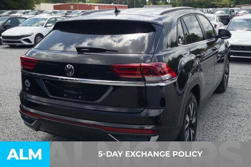 Deep Black Pearl Effect 2021 Volkswagen Atlas Cross Sport 2.0T SE