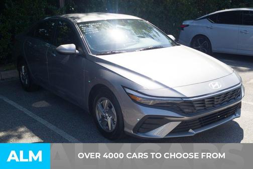 Metal 2025 Hyundai ELANTRA SE
