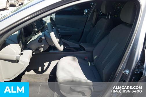 Metal 2025 Hyundai ELANTRA SE