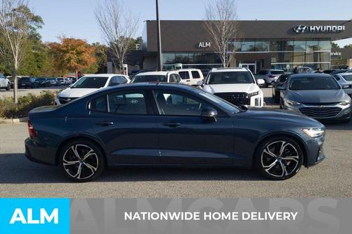 2024 Volvo S60 B5 Plus Dark Theme