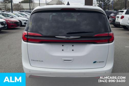 2023 Chrysler Pacifica Hybrid Touring L