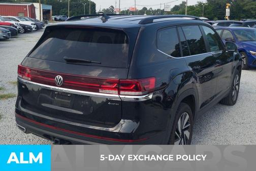 Deep Black Pearl Effect 2024 Volkswagen Atlas 2.0T SE