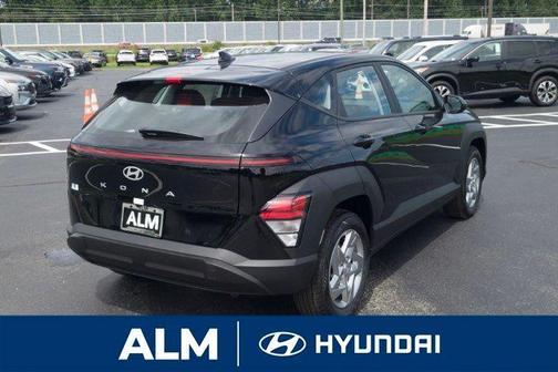 Abyss Black Pearl 2026 Hyundai KONA SE