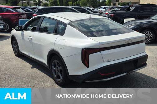 Snow White Pearl 2025 Kia K4