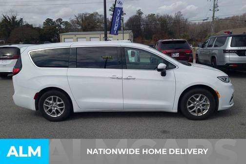 2023 Chrysler Pacifica Touring-L